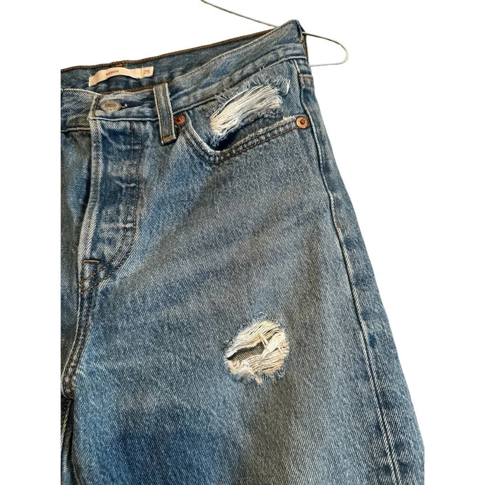 Levi’s  Distressed Wedgie Jeans - Picture 3 of 7
